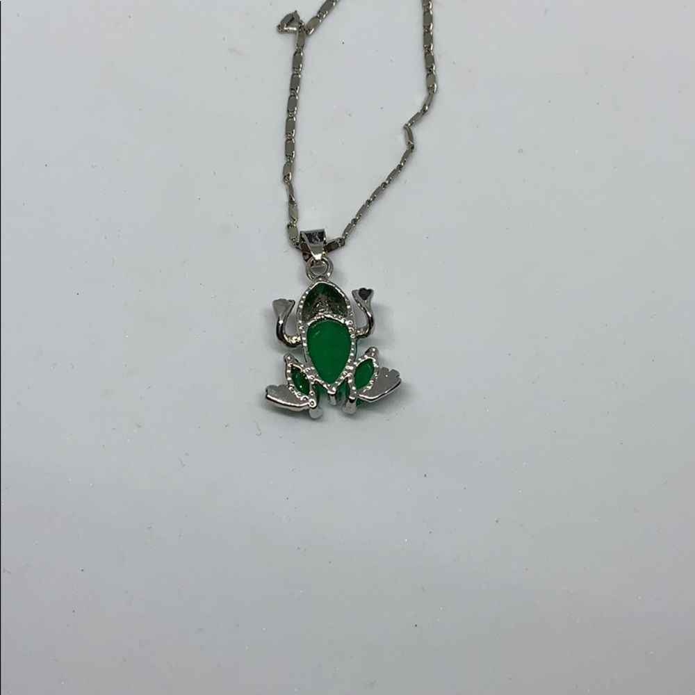 18k gold plated jade frog pendant with chain - Picture 4 of 8